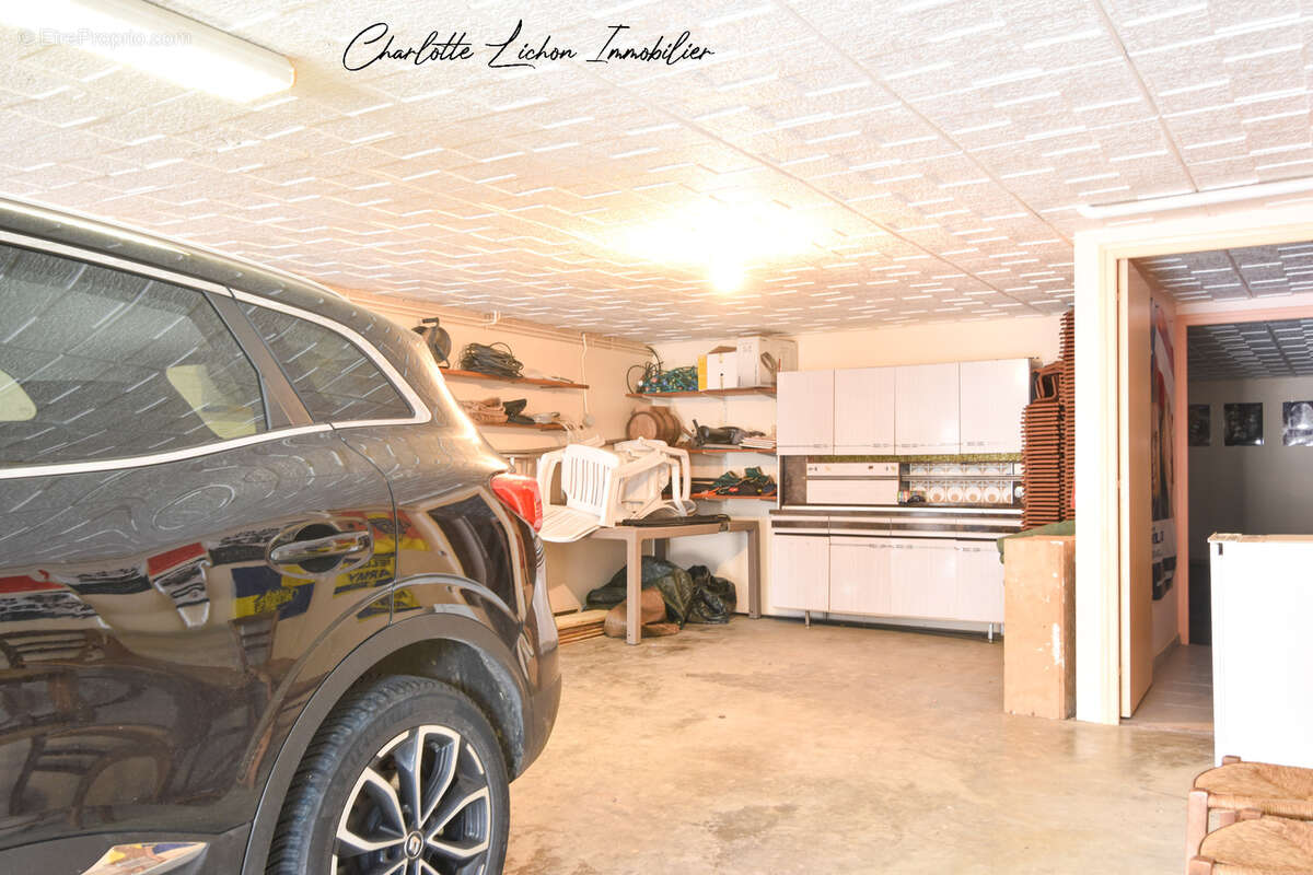 Maison à CREUZIER-LE-VIEUX