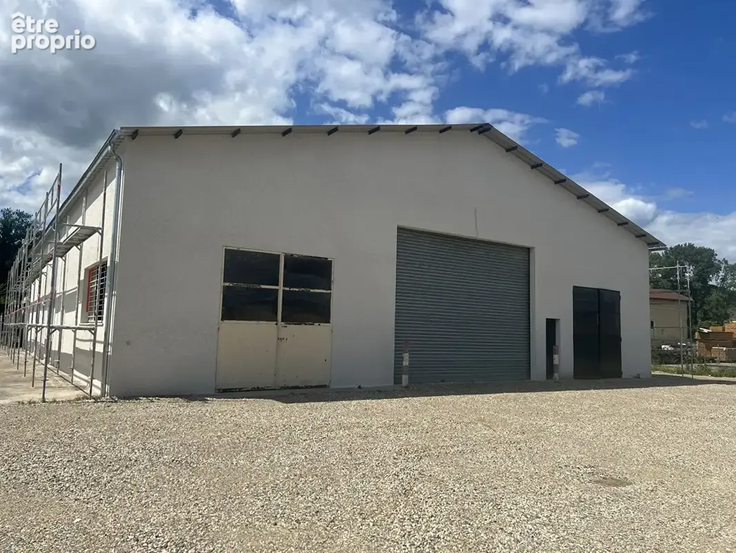 Commerce à LES ROCHES-DE-CONDRIEU