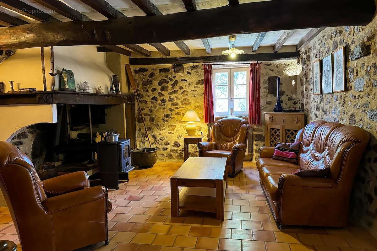 Maison à SAINT-LAURENT-DE-CERDANS