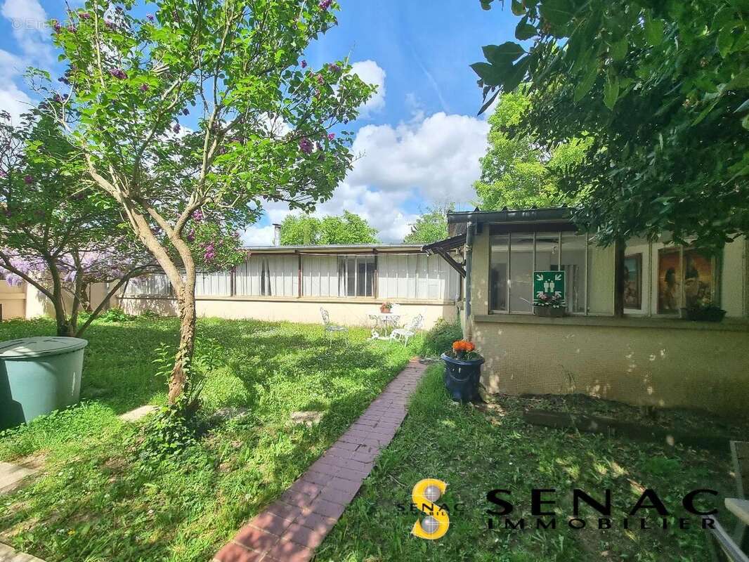 Commerce à SAINT-LEU-LA-FORET