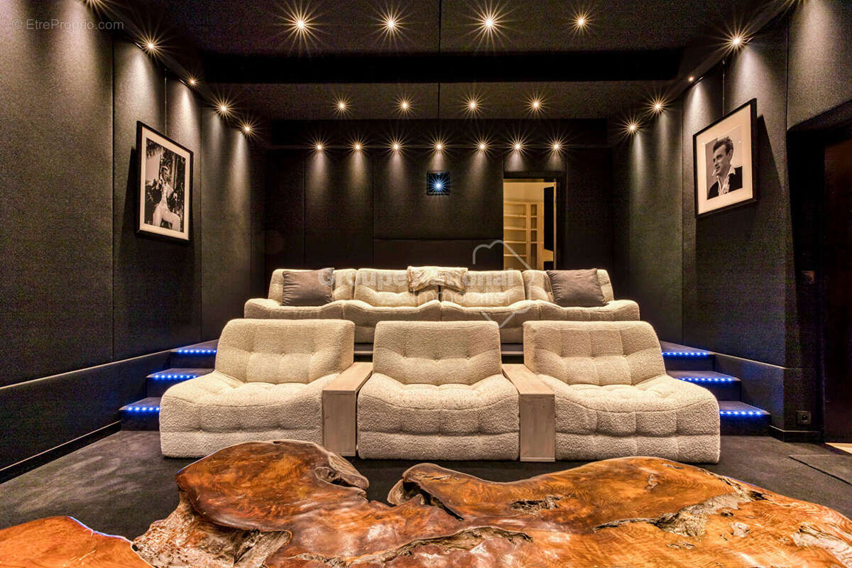 Maison à DEMI-QUARTIER