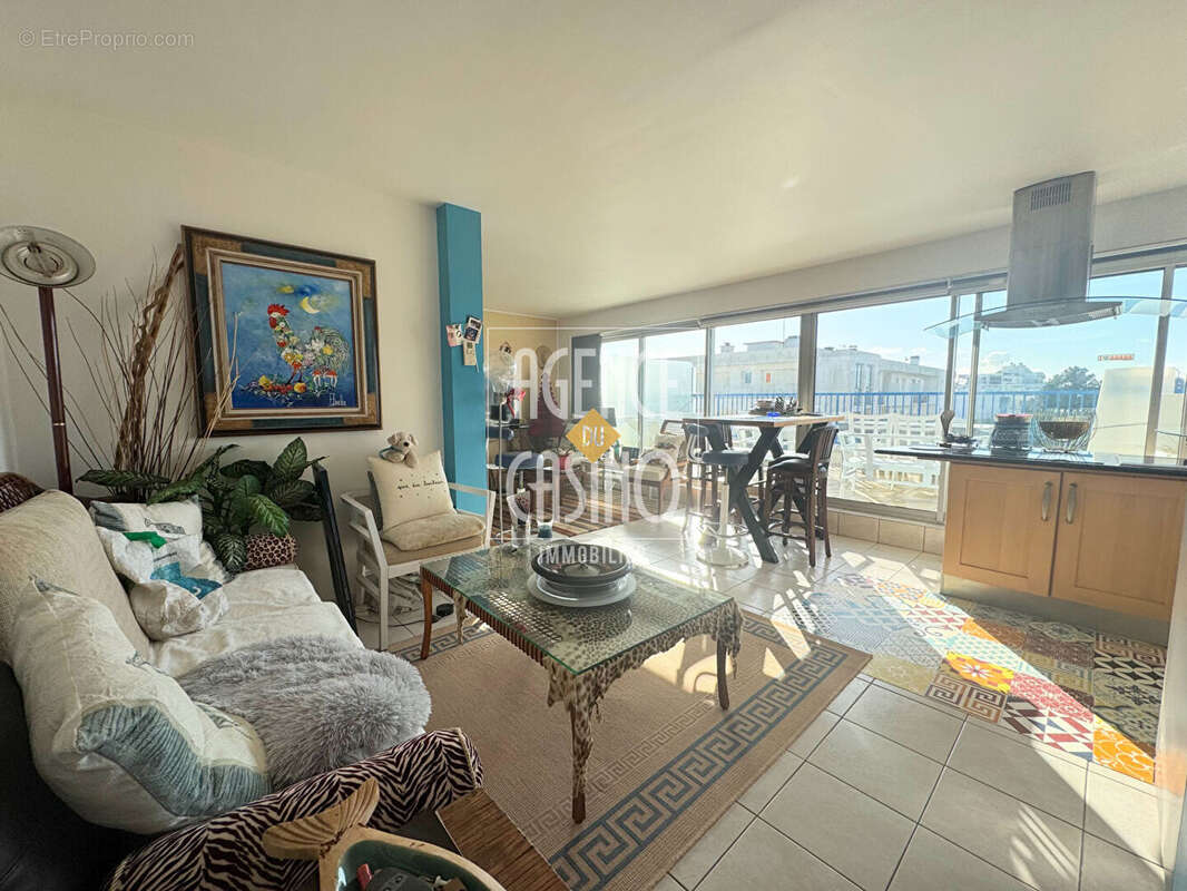 A vendre, 4 pièces Vue mer Latérale, Centre ville, Quartier des Oiseaux, proche Marché & Avenue De Gaulle, Calme & Résidentiel - photo 3