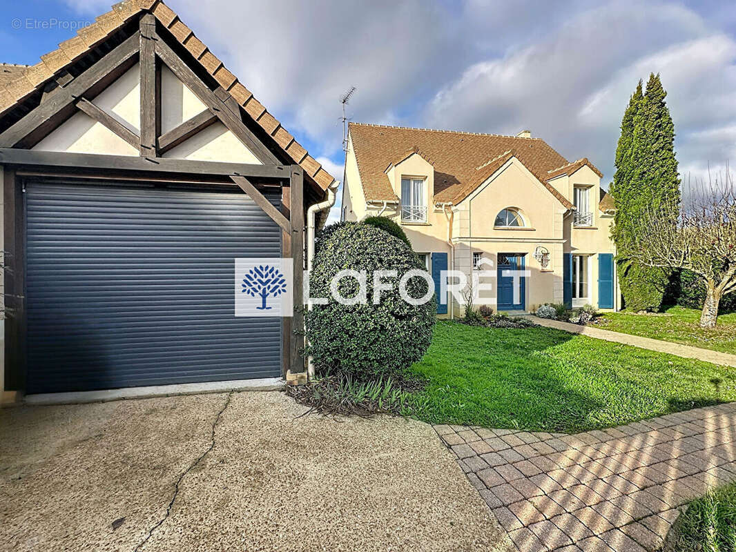 Maison à SAINT-NOM-LA-BRETECHE