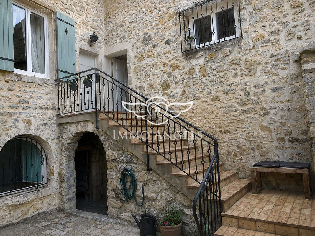 Maison à SAINT-REMEZE