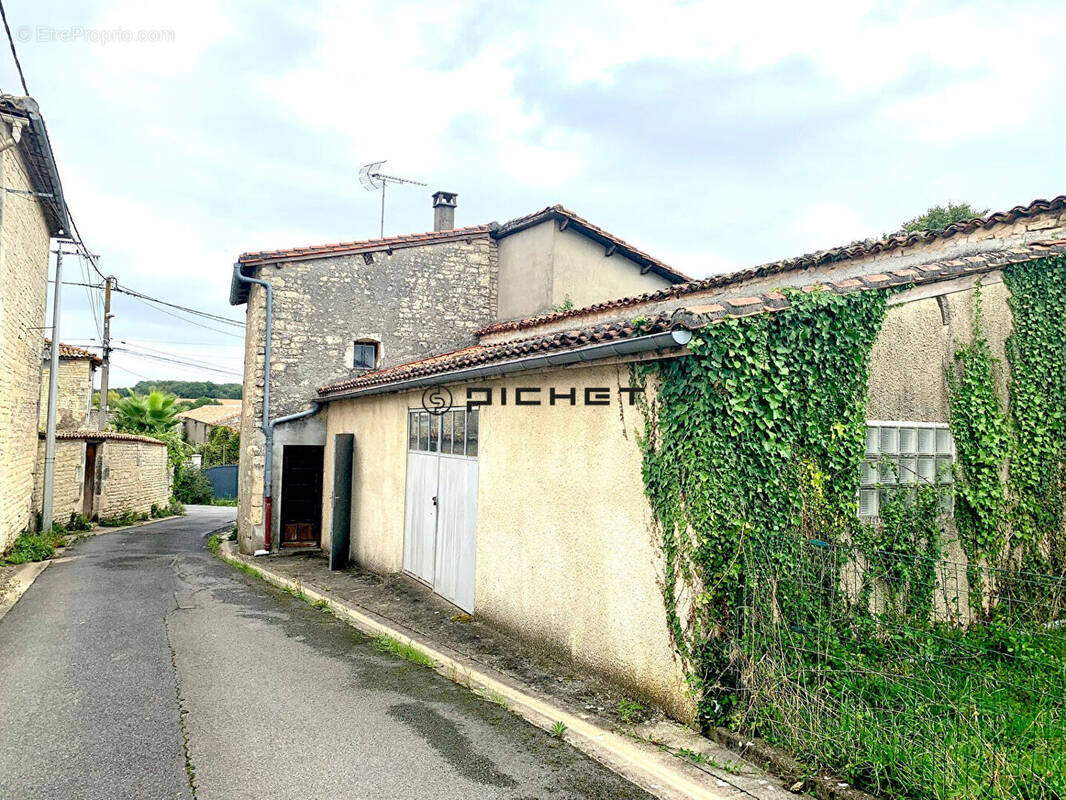 Maison à SAINT-AMANT-DE-BOIXE