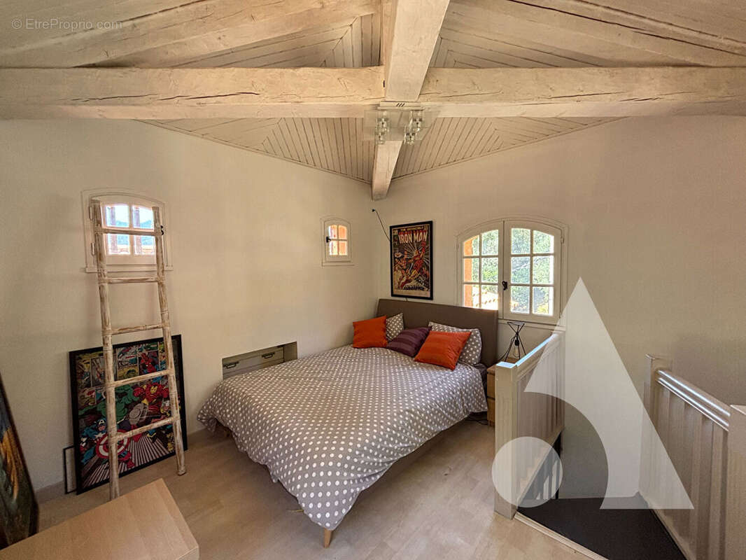 Maison à LE REVEST-LES-EAUX