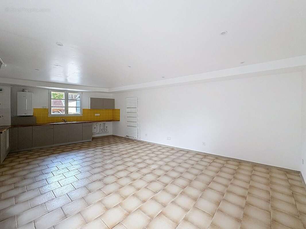 Appartement 120 m² à Fosses  - photo 2