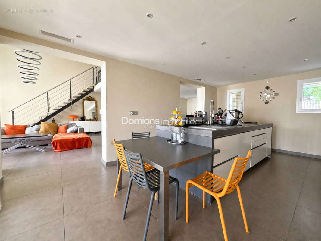 Maison 212 m² à Saint-Jean-Lasseille  - photo 6