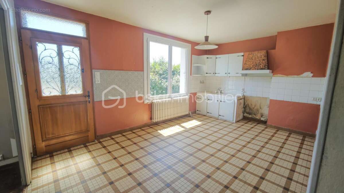 Maison 97 m² 4 pieces avec terrain constructible de 2 305 m² et garage double - photo 2