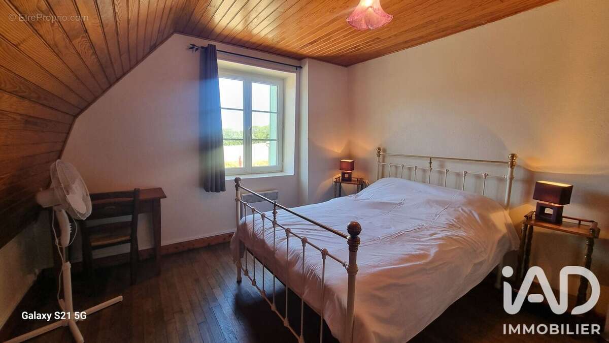 Maison 200 m² à Tauves  - photo 6