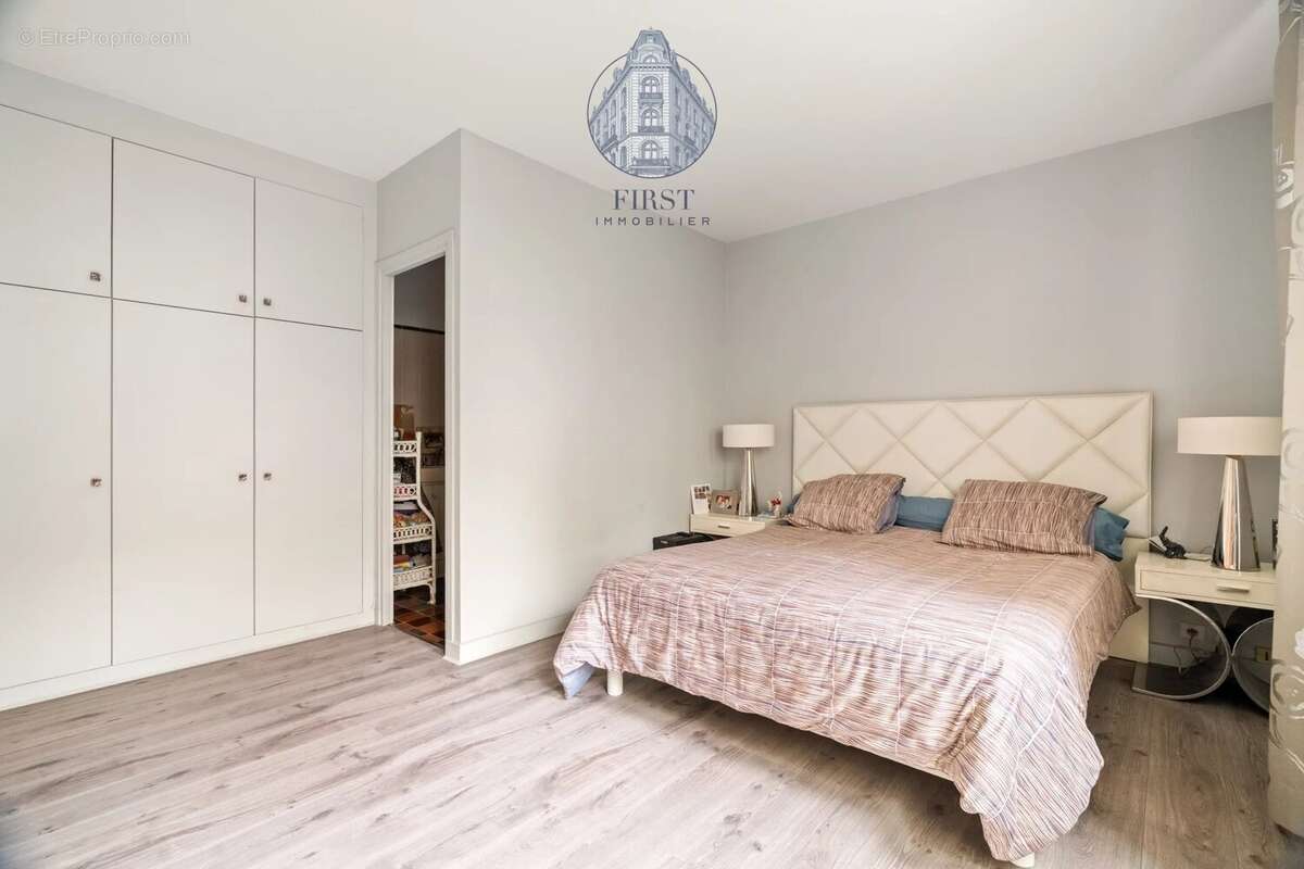 Appartement à NEUILLY-SUR-SEINE