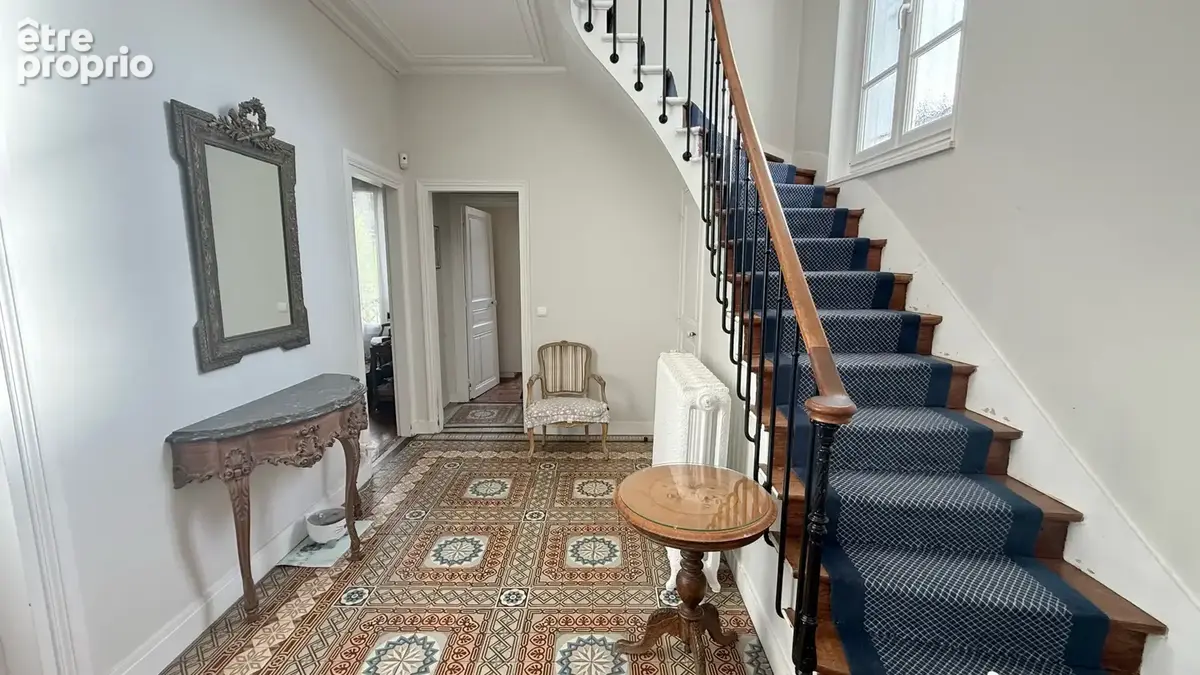 Belle meulière de caractère avec 6 chambres et jardin - photo 6