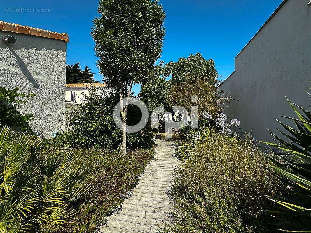 Maison à SALLES-SUR-MER