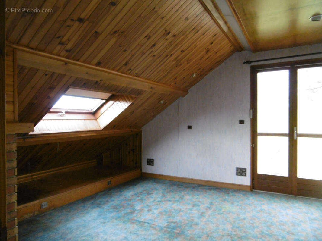 Maison à SAINT-JULIEN-DE-CIVRY