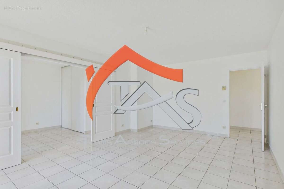 Appartement à LES ROCHES-DE-CONDRIEU