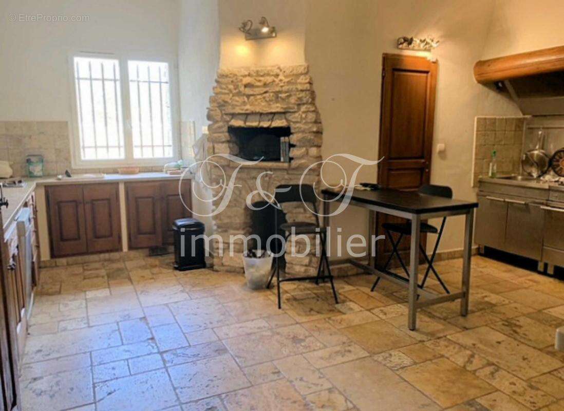 Maison à SIMIANE-LA-ROTONDE