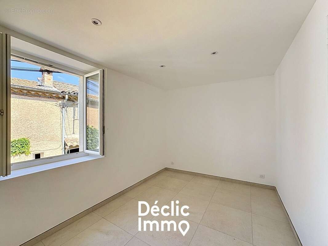 Appartement renove - 2 pieces - terrasse -  pegomas - photo 3