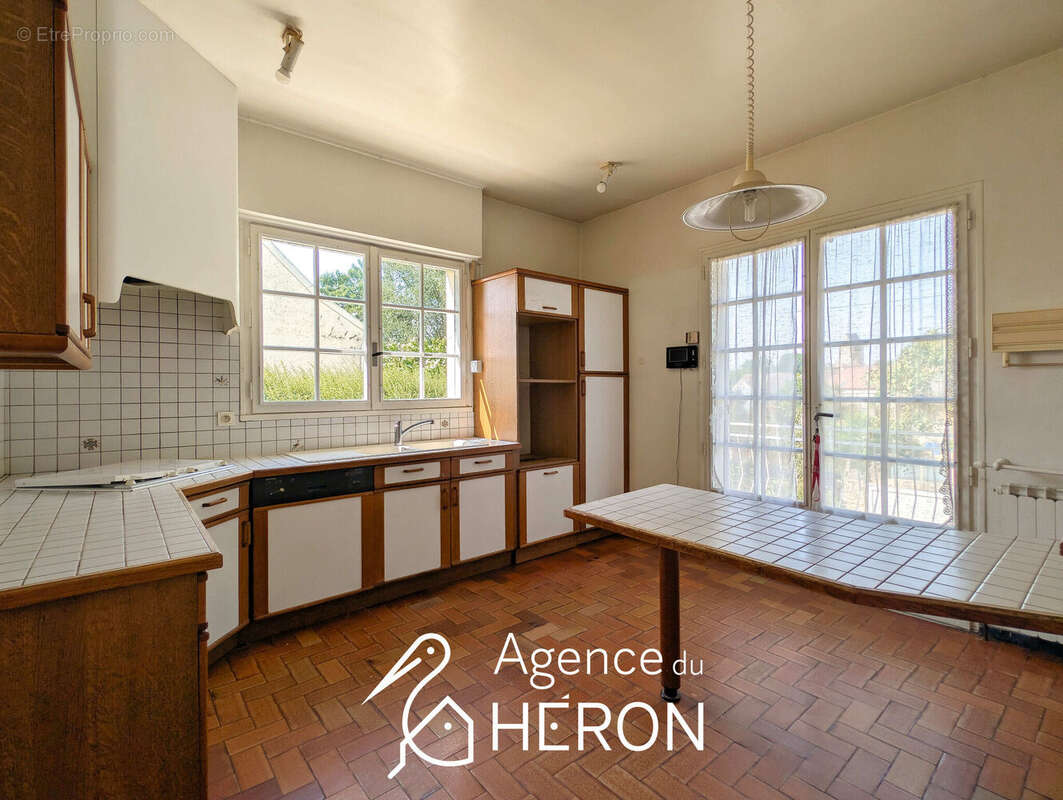 Maison 171 m² à Ormesson  - photo 8