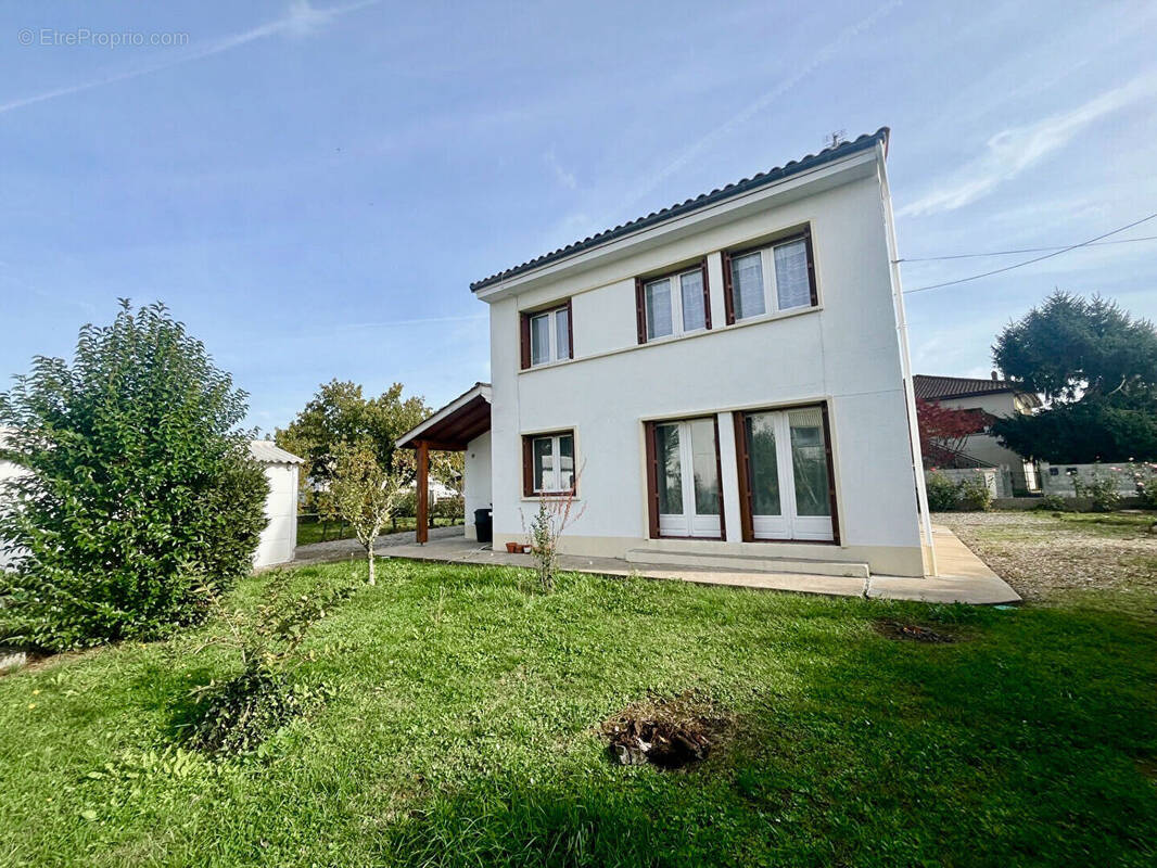 Maison à SAINTE-LIVRADE-SUR-LOT