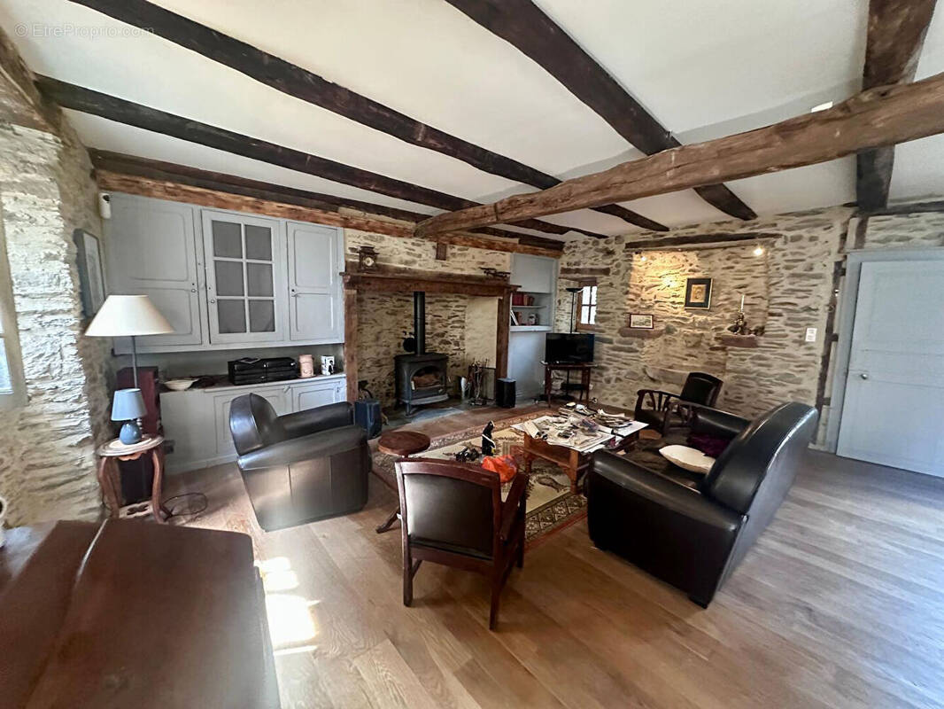 Maison à ESTAING
