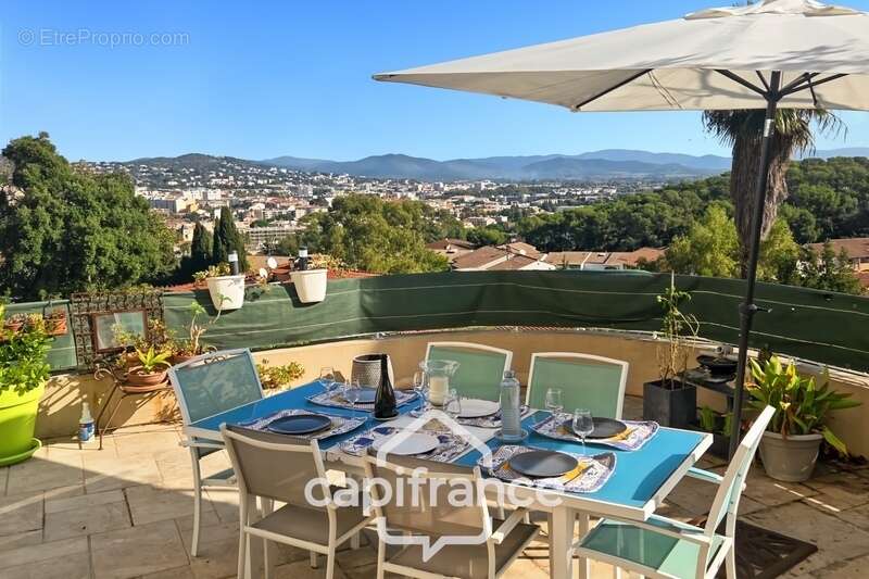 Appartement à HYERES