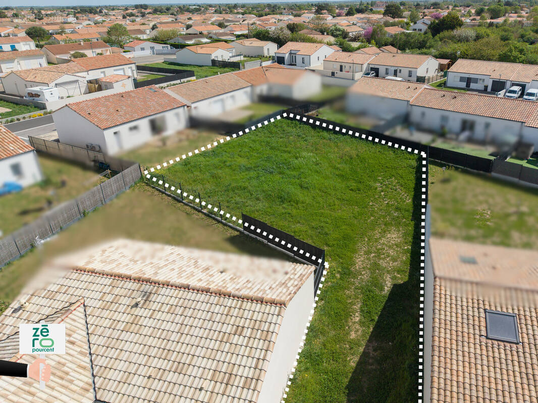 Terrain à ANGLES