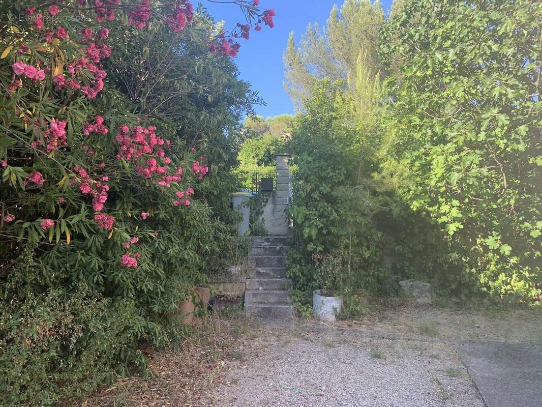 Vue dominante  1 415 m²  piscine  une propriété à révéler - photo 21
