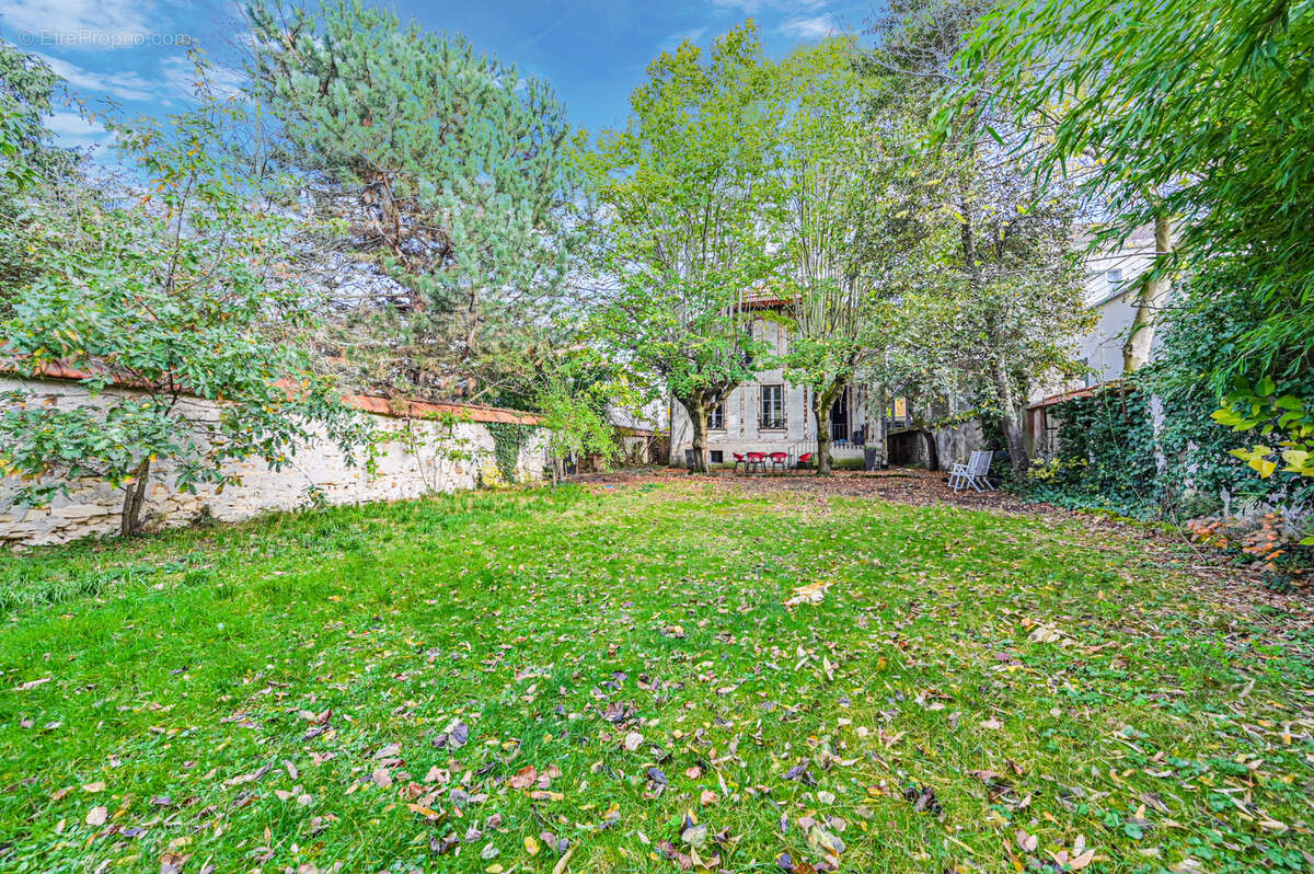 Maison à SAINT-MAUR-DES-FOSSES