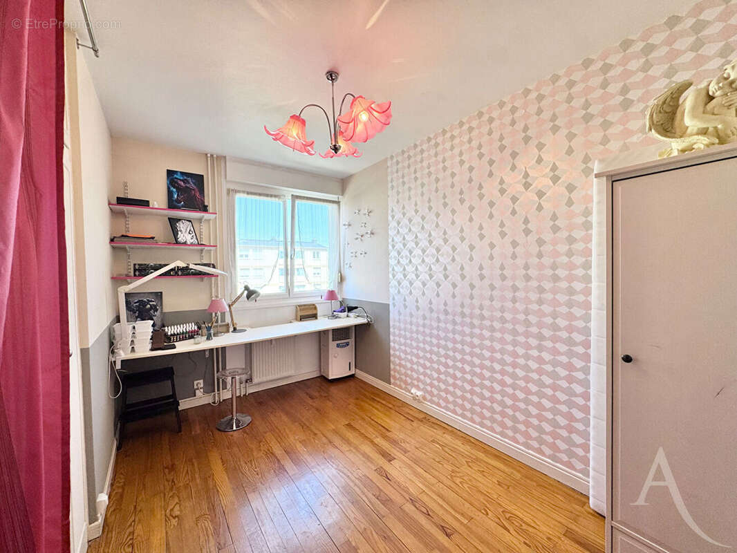 COUP DE COEUR sur ce spacieux T5 avec garage, ascenseur et grand balcon ! Proche centre ville - photo 16