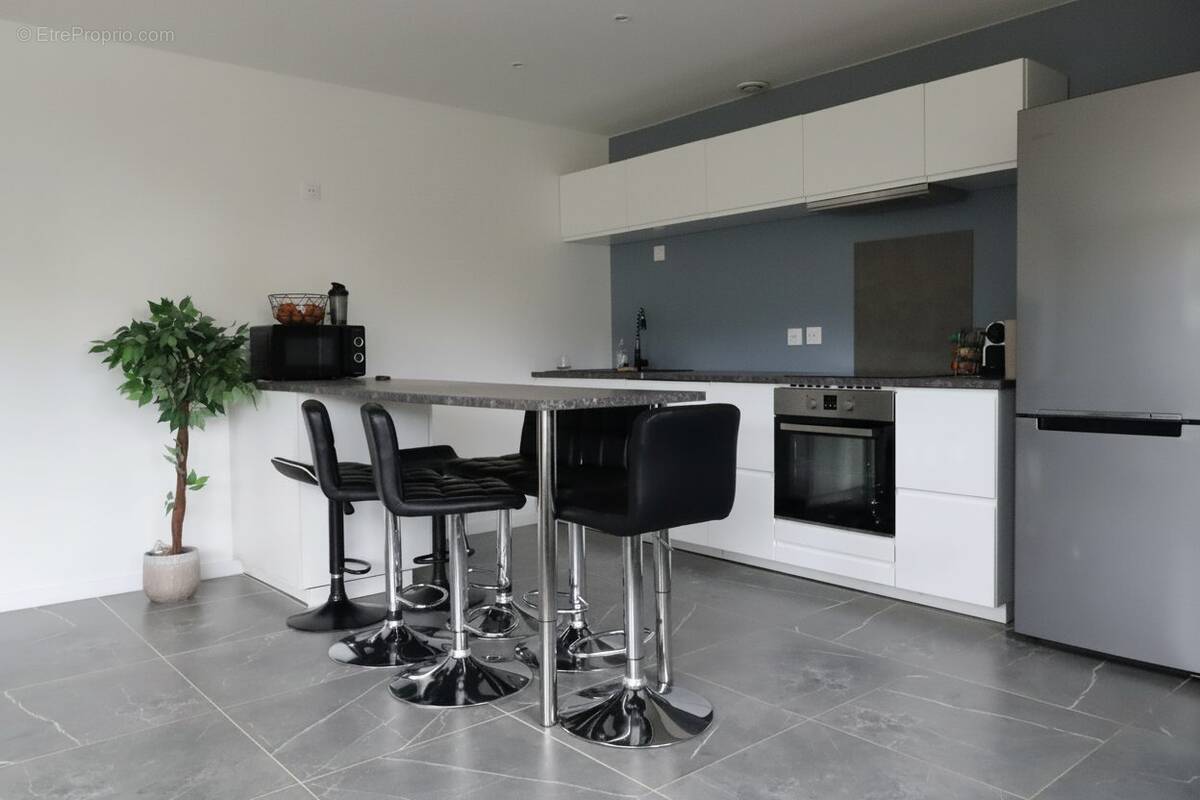 Maison à MEYRIEU-LES-ETANGS