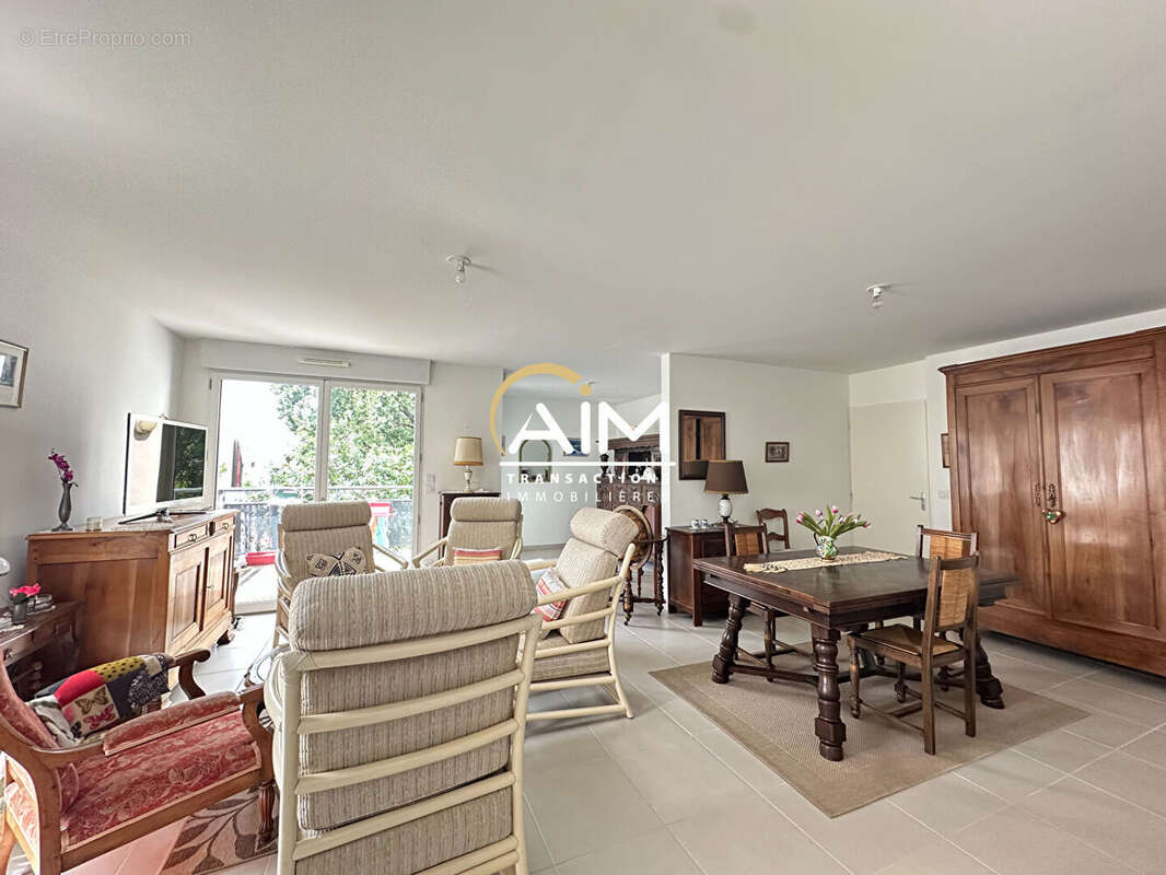 Appartement à BALLAN-MIRE