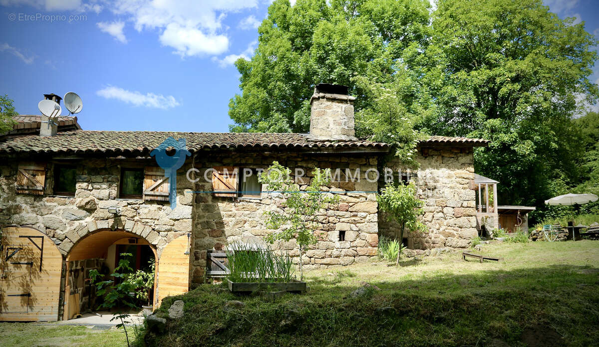 Maison à LE LAC-D'ISSARLES
