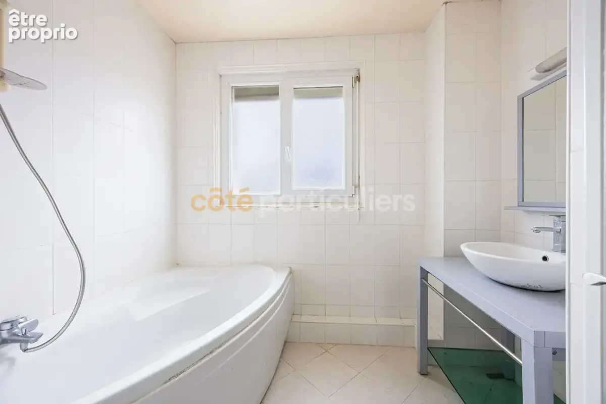 Maison saint-herblain/bouvardiere -- 5 chambres -- double piece de vie --190 m2 -- jardin --double garage--  deux bureaux - photo 8