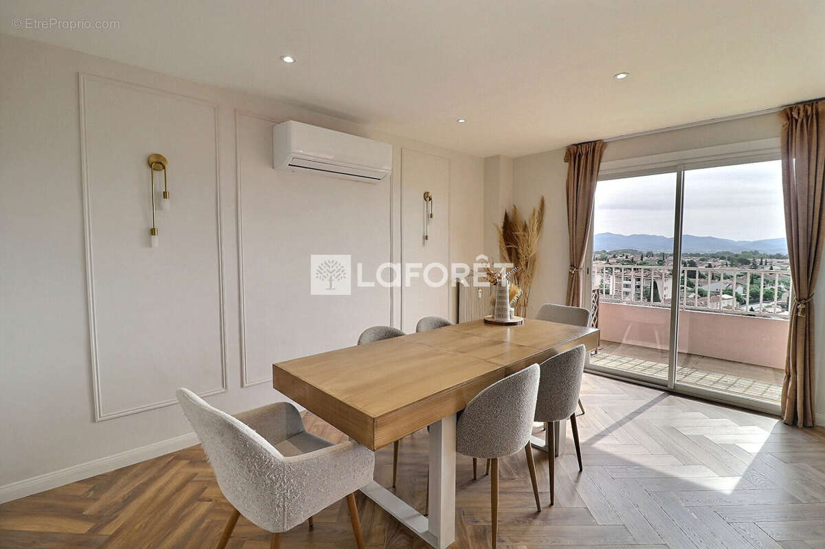 Appartement à CUERS