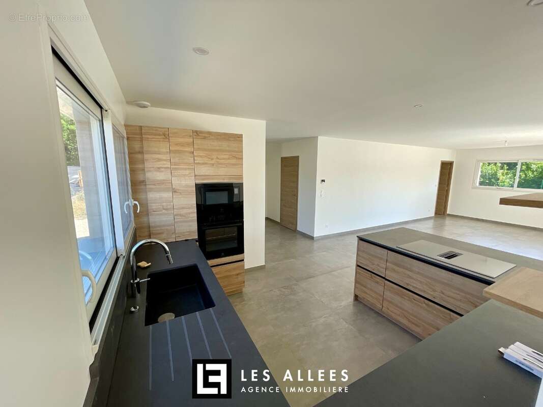 Maison 153 m² à Les Granges-Gontardes  - photo 5