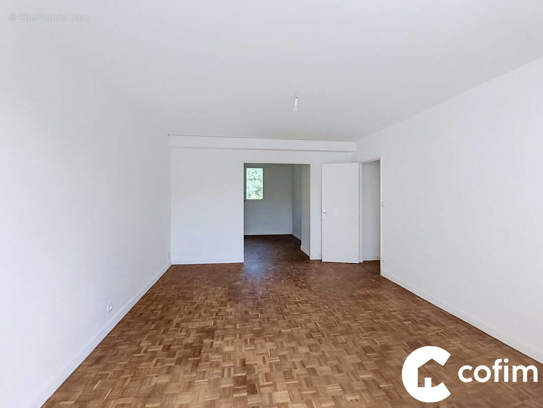 Appartement 69 m² à Gelos  - photo 6