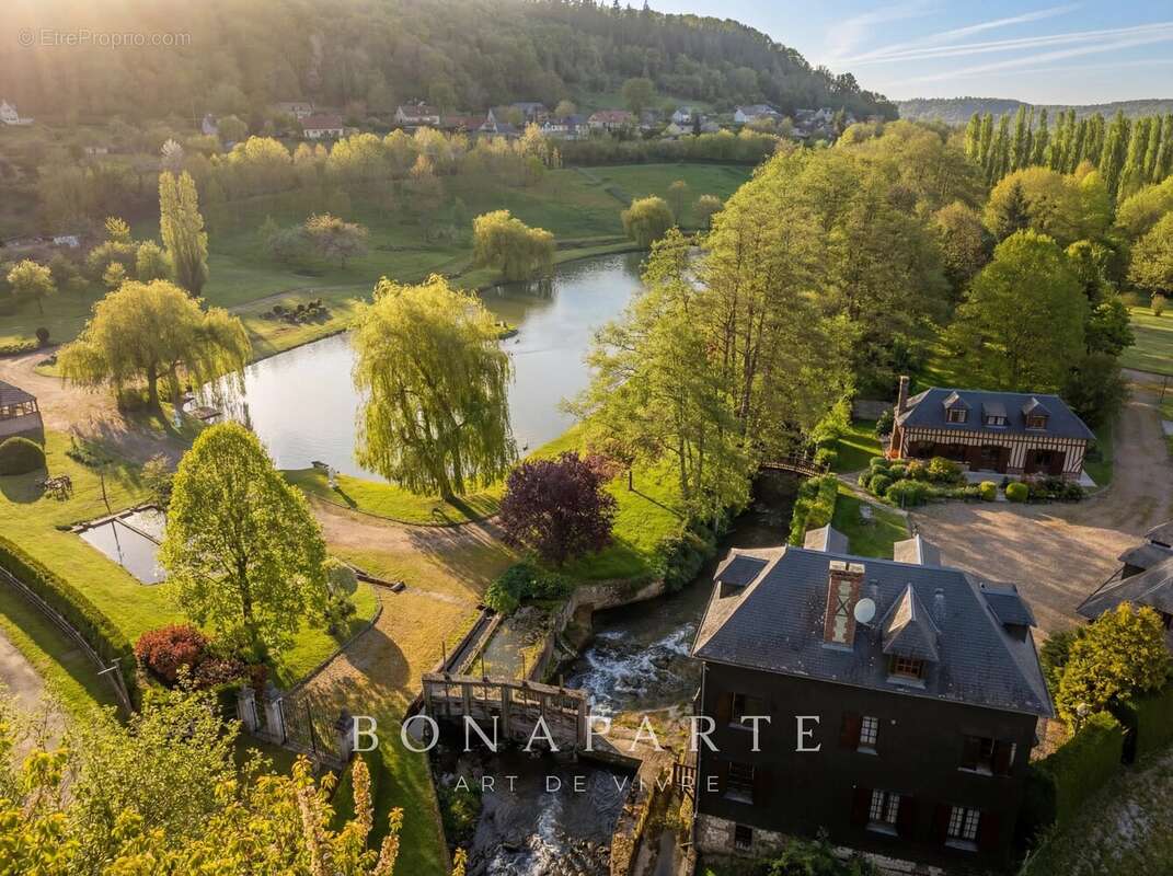 Domaine de 1 hectare avec rivière, moulin et maisons à colombages - photo 2