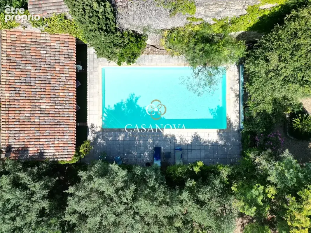 Aux abords de PEZENAS, derrière ses murs de pierre, se dévoile une propriété de caractère du XVIIIe siècle nichée dans un écrin  - photo 20