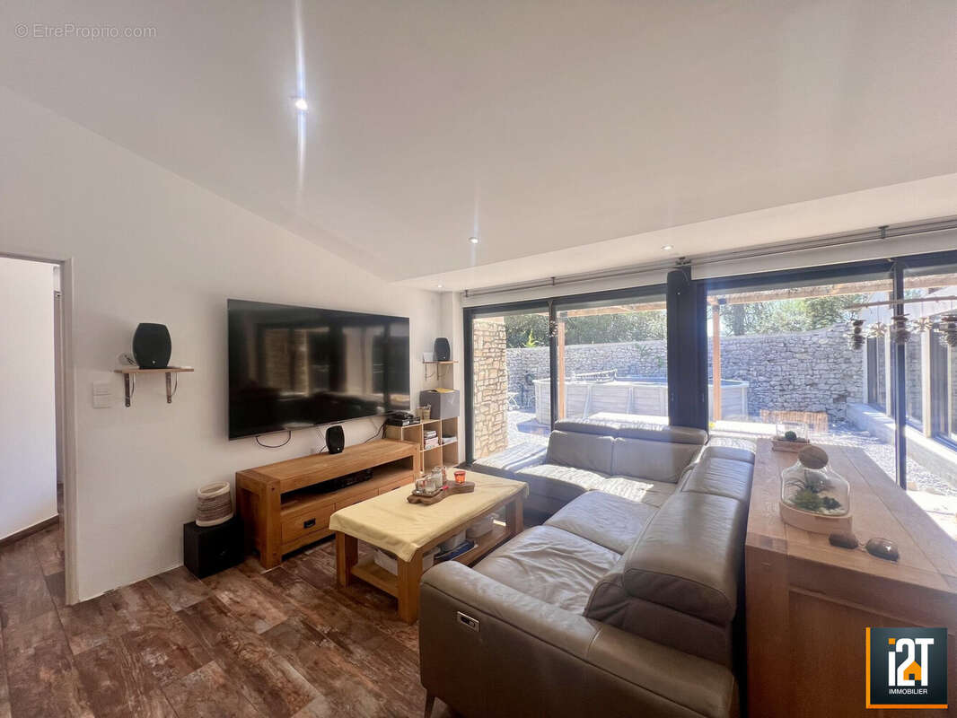 Maison à VEZENOBRES