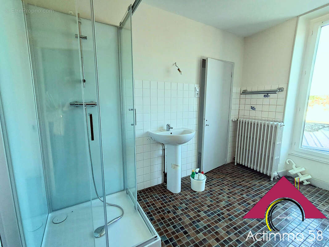 Commerce à CUFFY