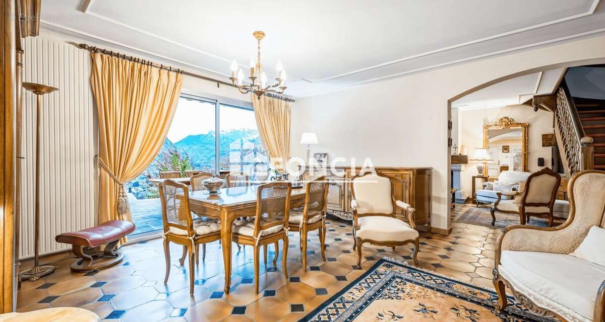 Maison à UGINE