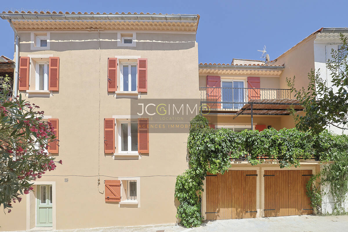 Maison à COLLOBRIERES