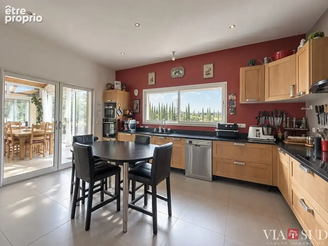 À vendre  Grande maison familliale avec piscine et sous-sol total à Puisserguier - photo 2