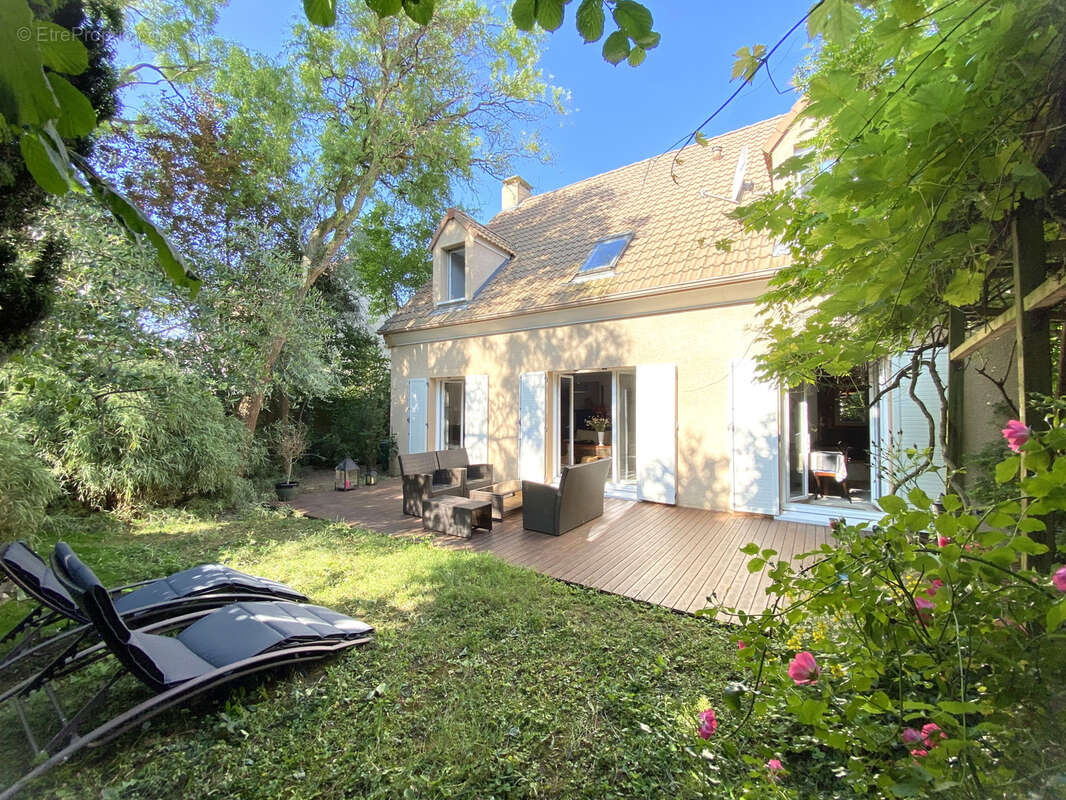 Maison à CHENNEVIERES-SUR-MARNE