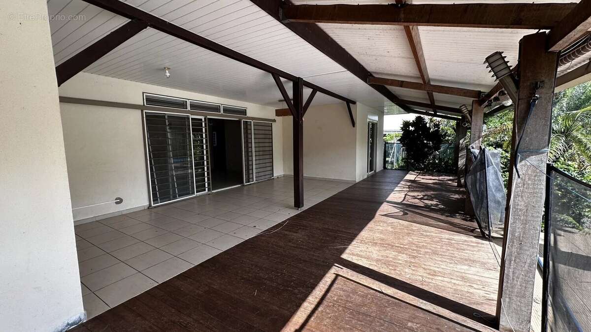 Maison à REMIRE-MONTJOLY