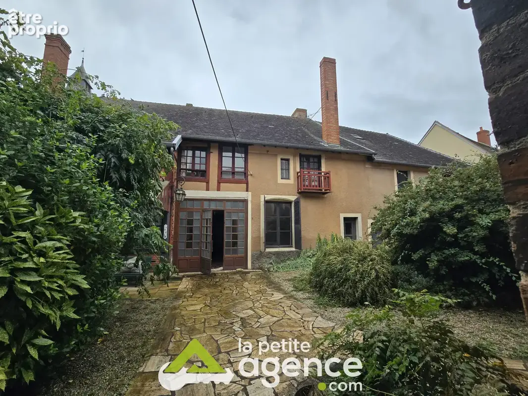 DUN SUR AURON : Charmante maison de ville édifiée sur 552 m2 de terrain fermé et ses dépendances. - photo 6
