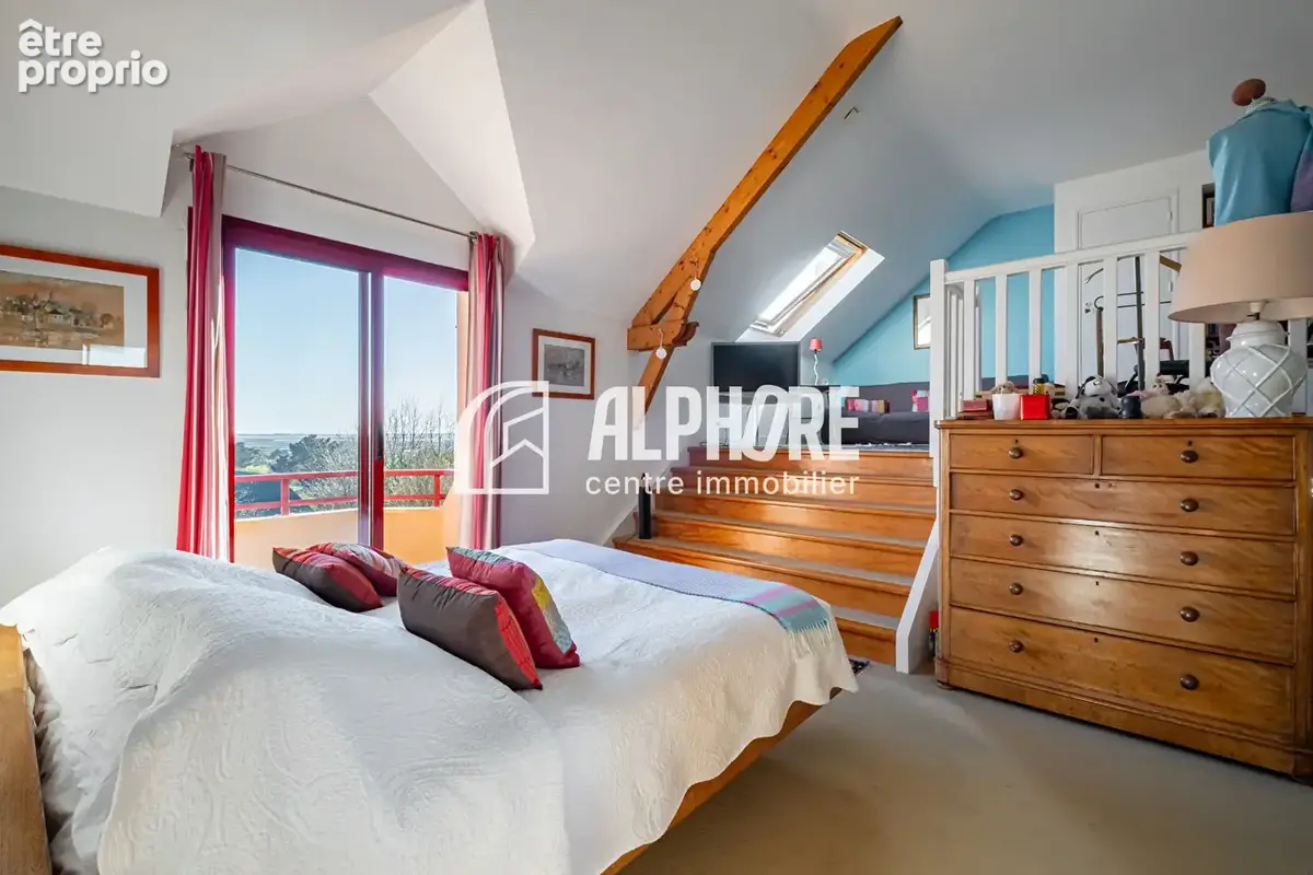 Guérande , propriété de 240m²  , 7 pièces , garage , piscine sur 1500m²  de terrain . - photo 16