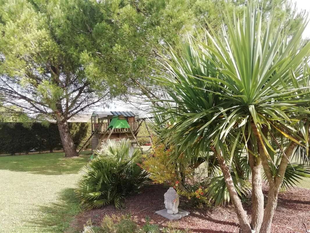 Maison à BRIZAMBOURG