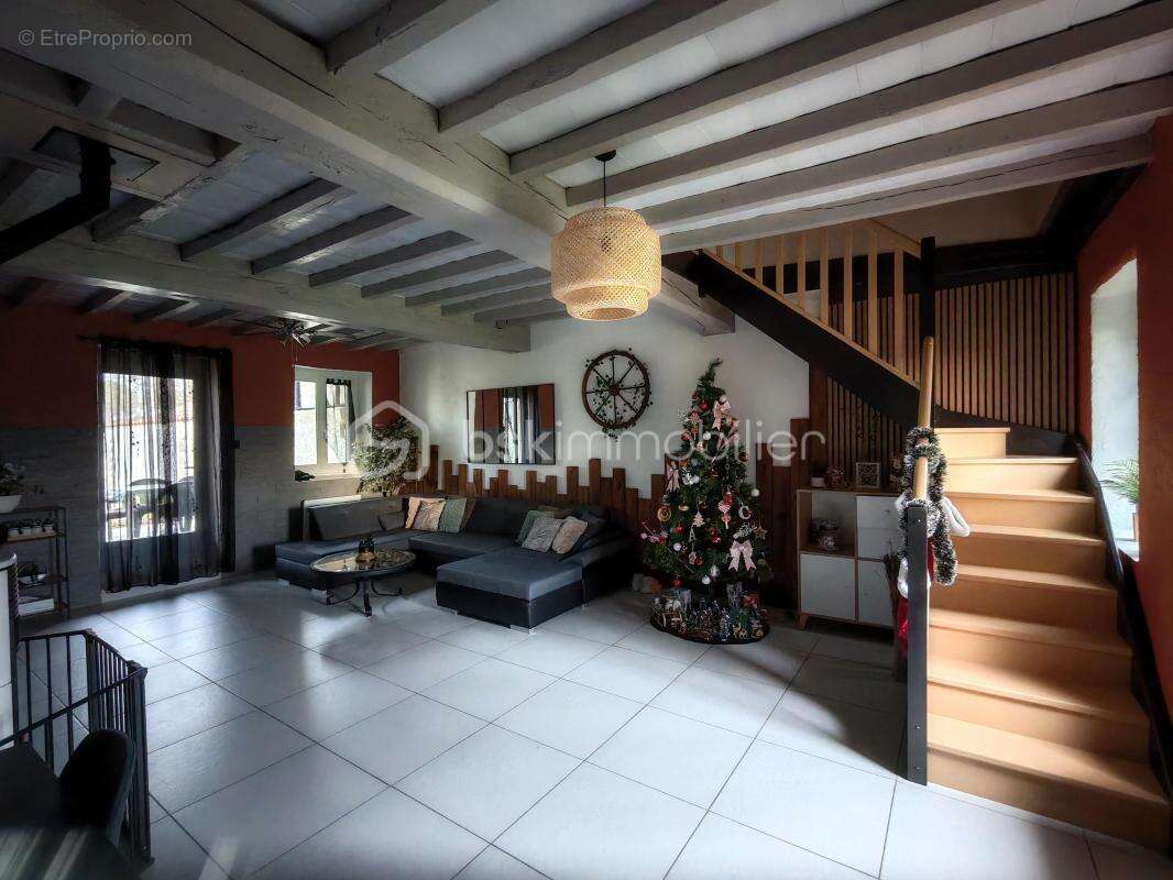 Maison à MONTREVEL-EN-BRESSE