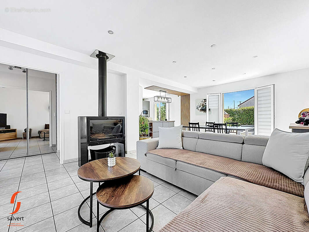 A vendre, Maison de plain pied 5 chambres  et un bureau, jardin de 1390m2 - photo 4
